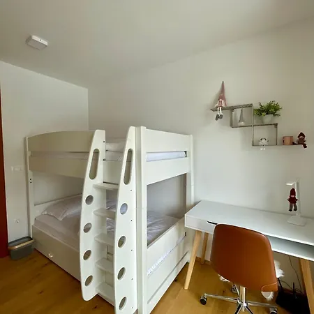 Apartma Gorna *